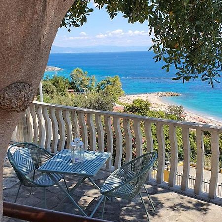 Апартаменты Una Finestra Sul Mare Monolocale Берджеджи Экстерьер фото