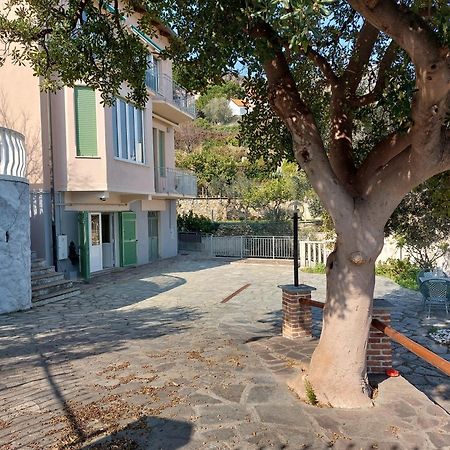 Апартаменты Una Finestra Sul Mare Monolocale Берджеджи Экстерьер фото