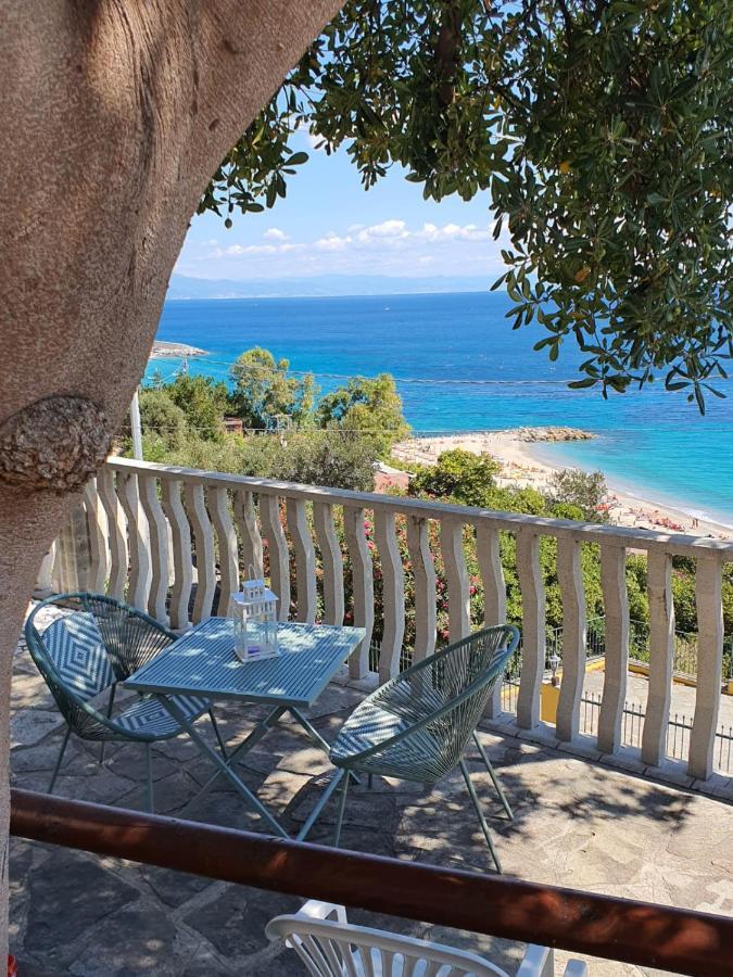 Апартаменты Una Finestra Sul Mare Monolocale Берджеджи Экстерьер фото