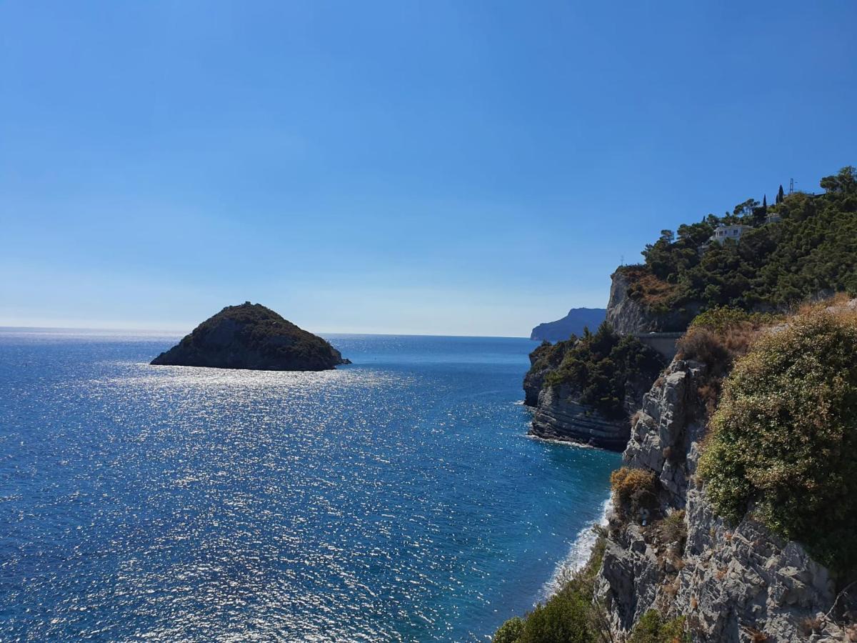 Апартаменты Una Finestra Sul Mare Monolocale Берджеджи Экстерьер фото