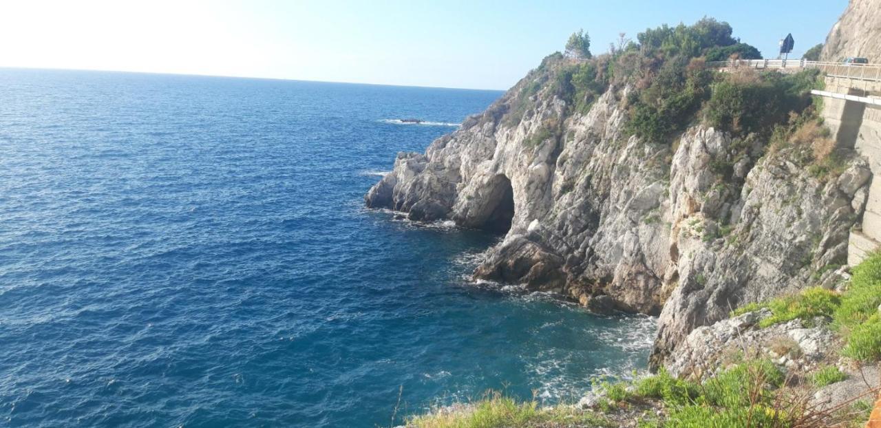 Апартаменты Una Finestra Sul Mare Monolocale Берджеджи Экстерьер фото