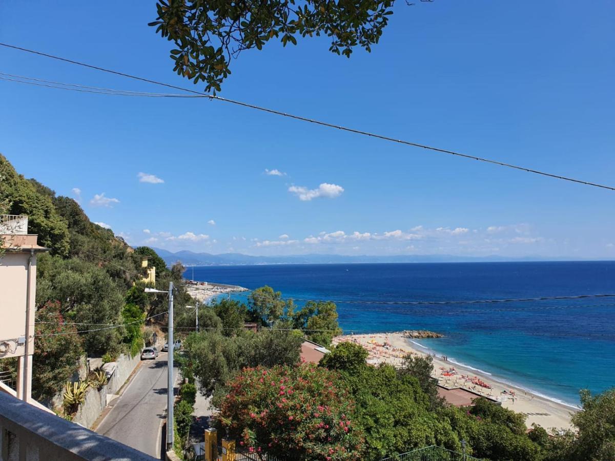 Апартаменты Una Finestra Sul Mare Monolocale Берджеджи Экстерьер фото