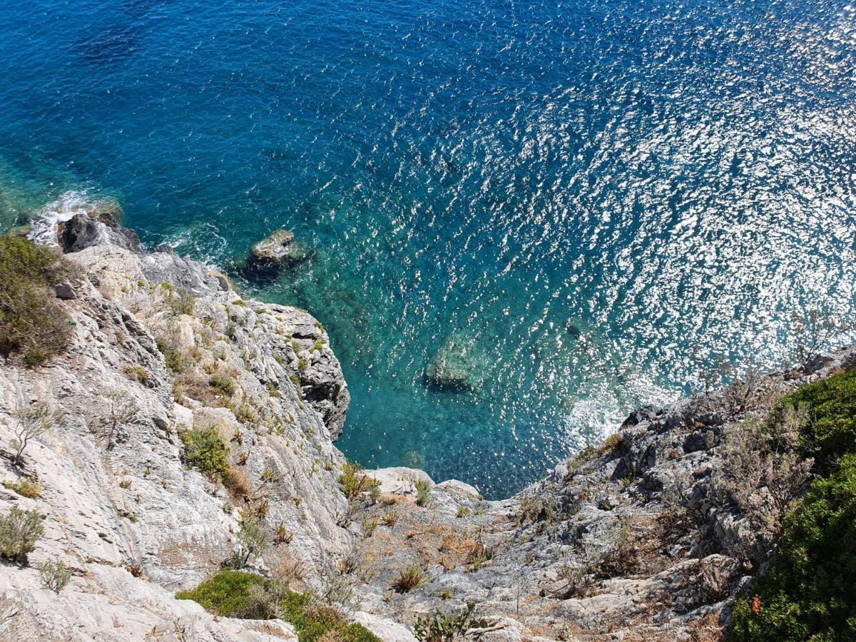 Апартаменты Una Finestra Sul Mare Monolocale Берджеджи Экстерьер фото