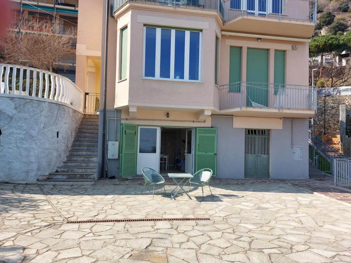 Апартаменты Una Finestra Sul Mare Monolocale Берджеджи Экстерьер фото