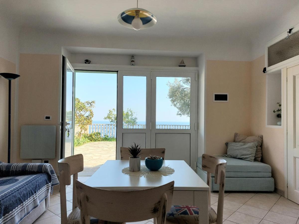 Апартаменты Una Finestra Sul Mare Monolocale Берджеджи Экстерьер фото