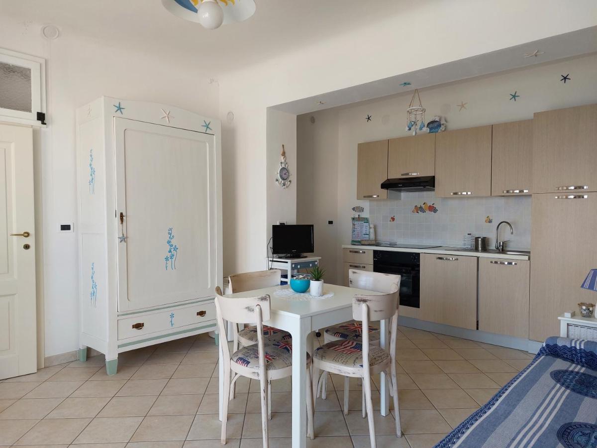 Апартаменты Una Finestra Sul Mare Monolocale Берджеджи Экстерьер фото