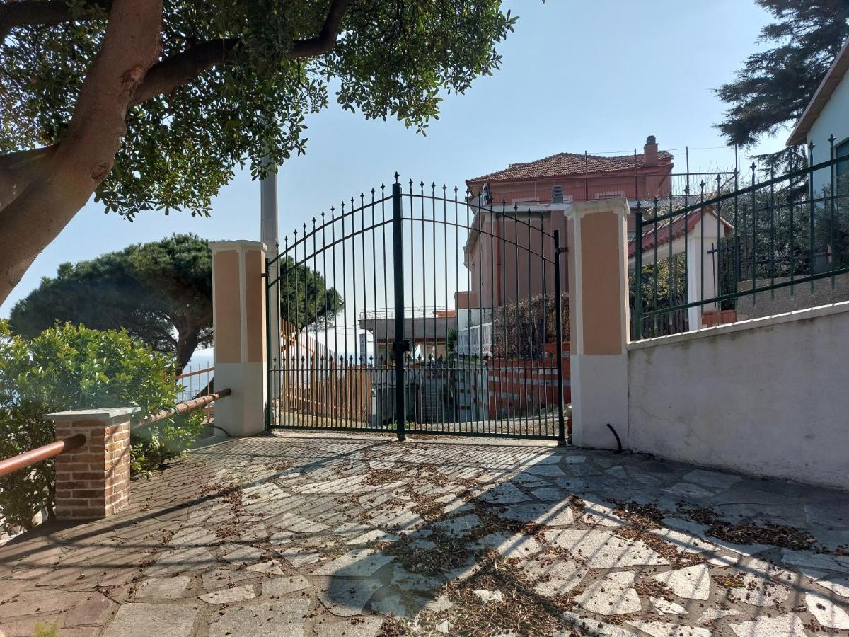 Апартаменты Una Finestra Sul Mare Monolocale Берджеджи Экстерьер фото