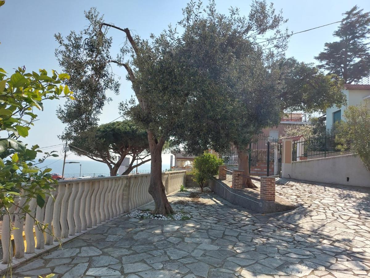 Апартаменты Una Finestra Sul Mare Monolocale Берджеджи Экстерьер фото