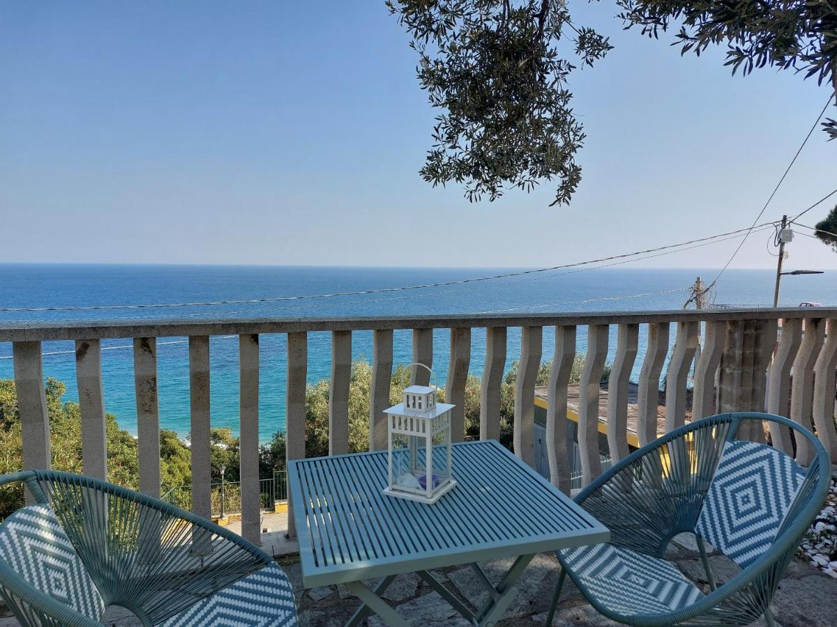 Апартаменты Una Finestra Sul Mare Monolocale Берджеджи Экстерьер фото