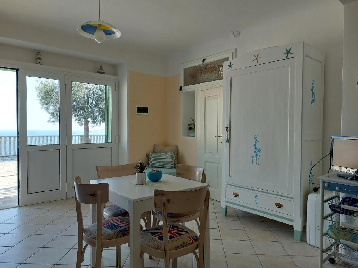 Апартаменты Una Finestra Sul Mare Monolocale Берджеджи Экстерьер фото