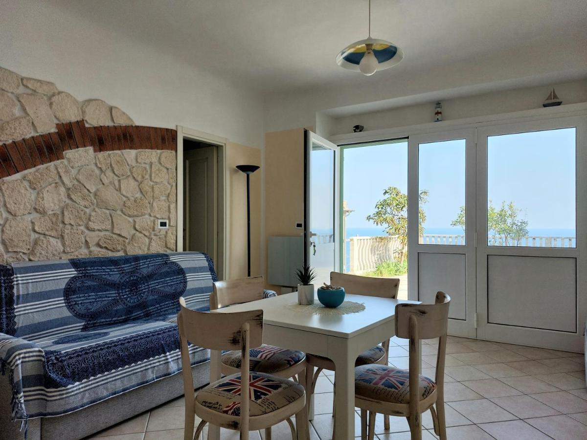 Апартаменты Una Finestra Sul Mare Monolocale Берджеджи Экстерьер фото